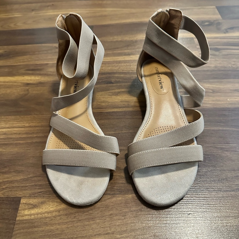 Extra Wide Comfortview Women’s Low Heel Sandal